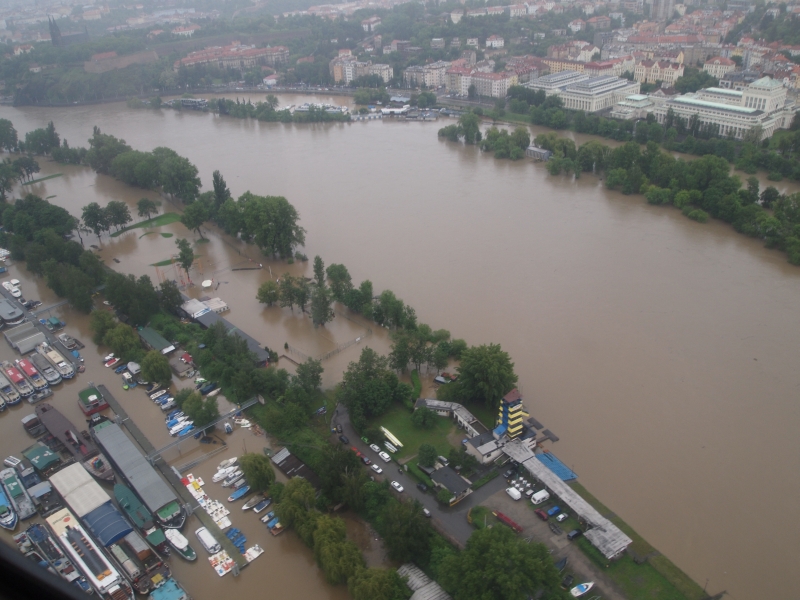 1-053 - Smíchov - přístav, v pozadí Podolí.jpg