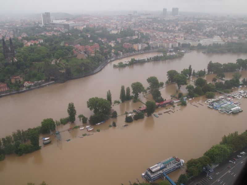 1-055 - Smíchov - vzadu Vyšehrad.jpg