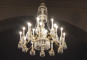 Záchraněný lustr. Foto: archiv obce Tisá.