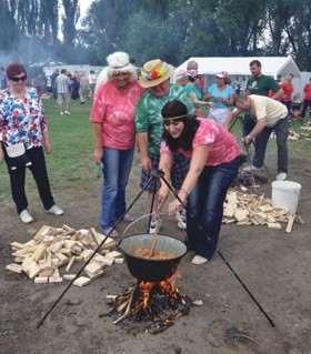 Guláš párty 2014 v Modlanech. Foto: archiv obce Modlany.
