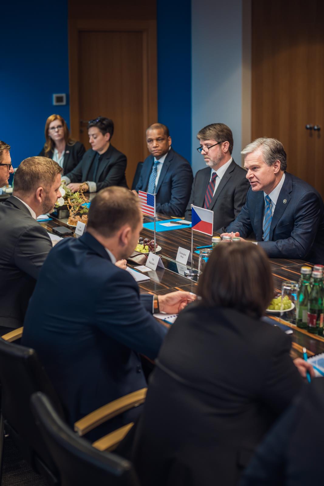 Ministr_vnitra_jednal_s_reditelem_FBI_-_obr_5.jpg