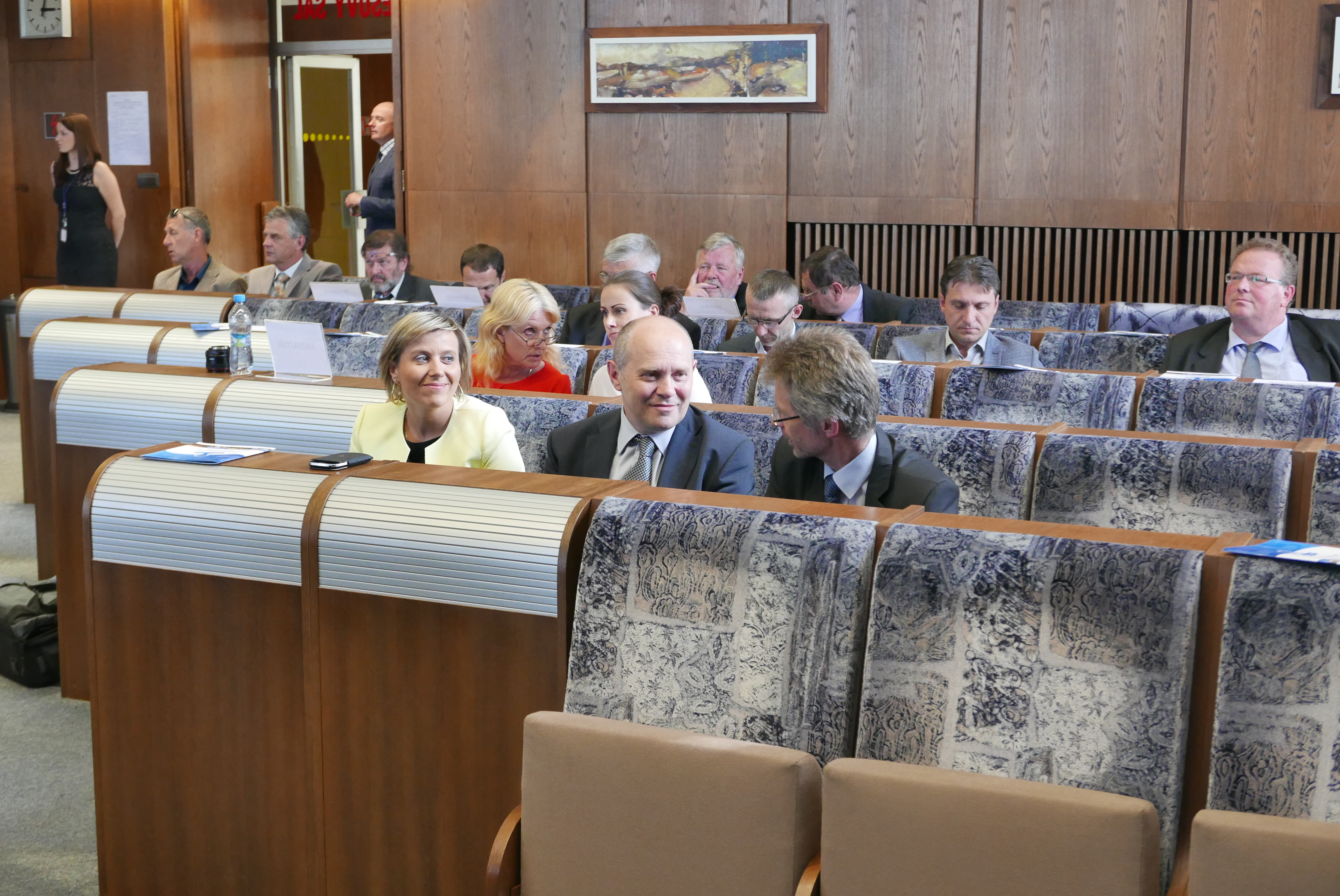 04. Předávání ocenění Přívětivý úřad 2016 - Jana Vildumetzová, Josef Postránecký a Miloš Vystrčil