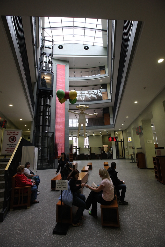 10 - Odbavovací hala magistrátu