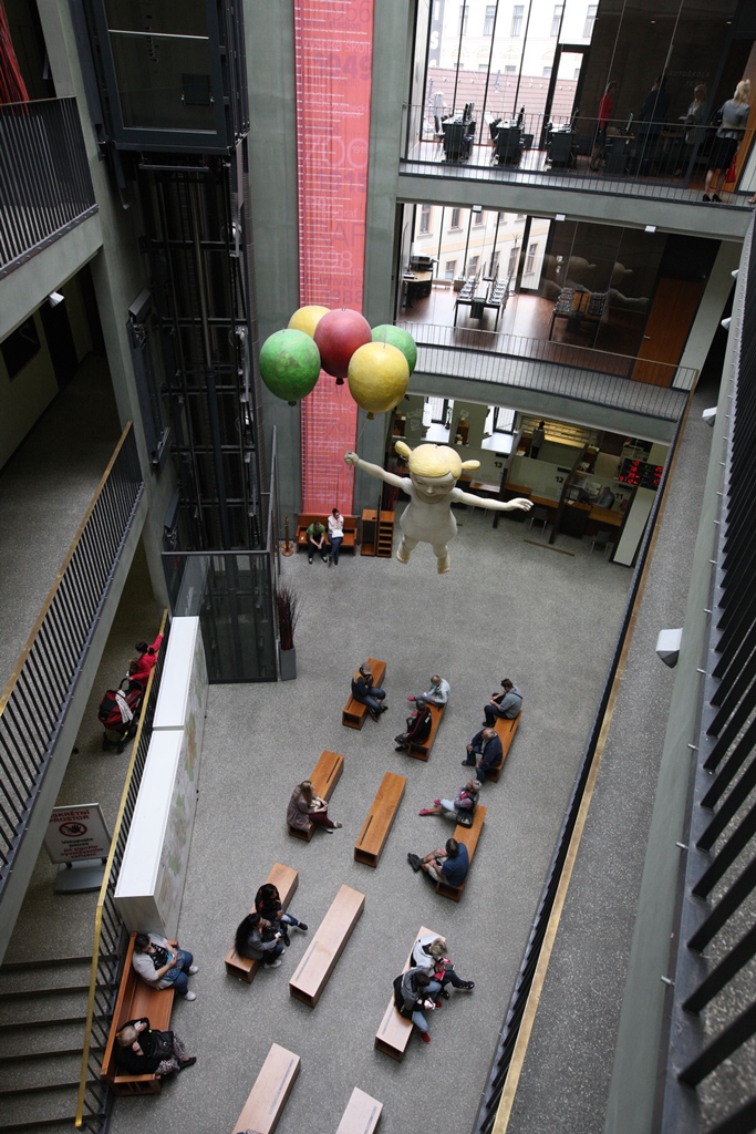 16 - Odbavovací hala magistrátu z výšky